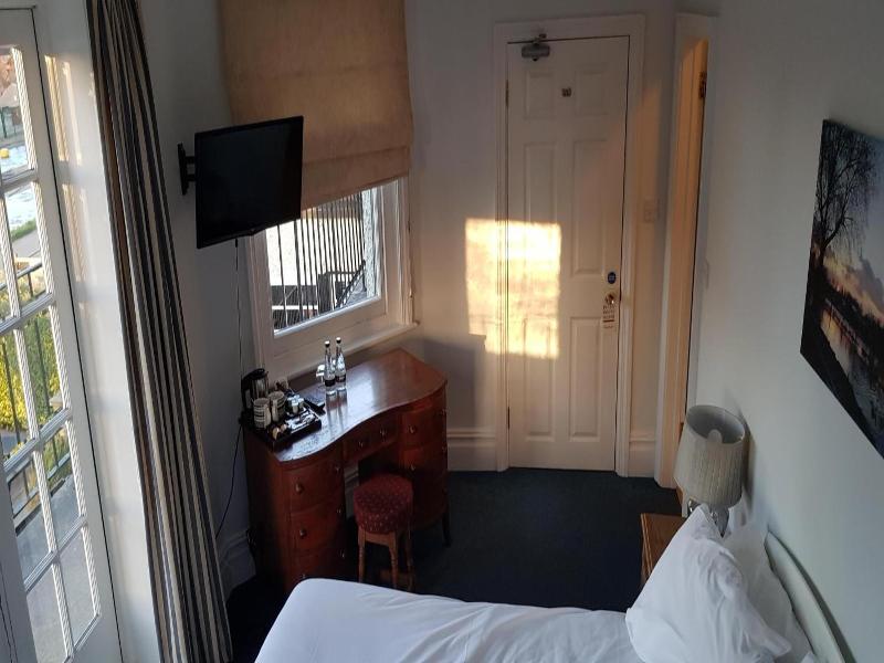 The Weir Hotel image