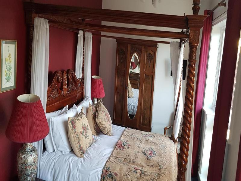 The Weir Hotel image