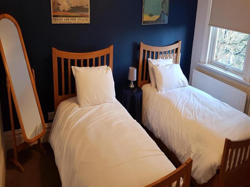 The Weir Hotel image