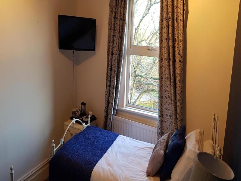 The Weir Hotel image