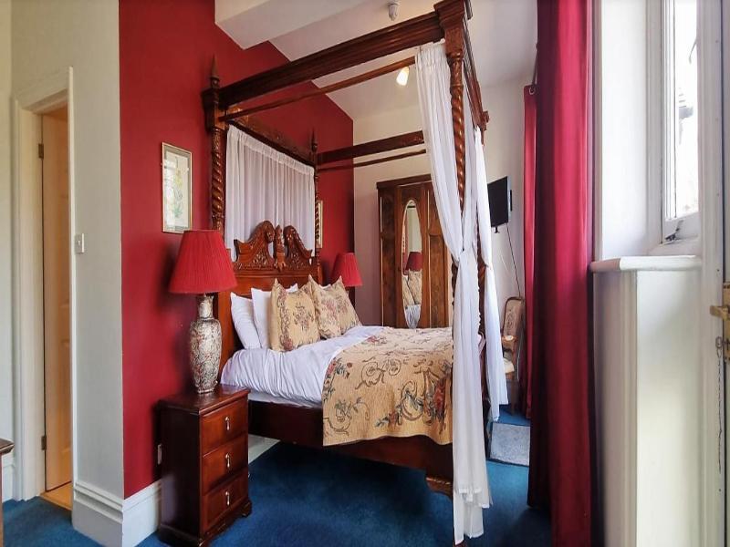 The Weir Hotel image