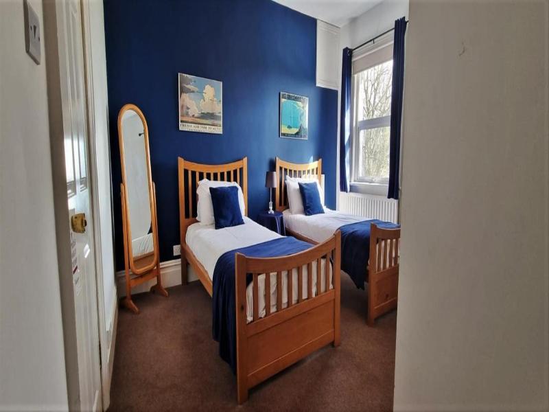 The Weir Hotel image