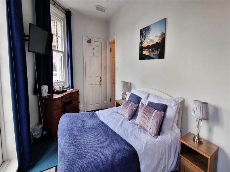The Weir Hotel image
