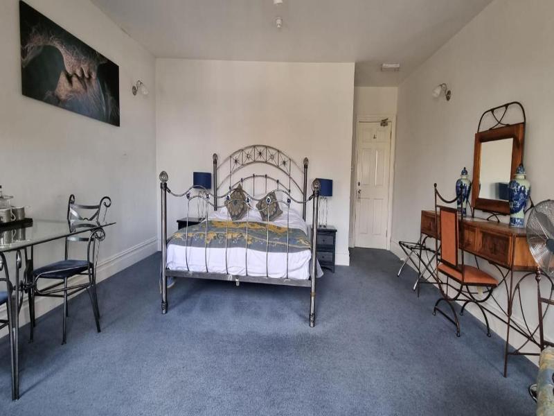 The Weir Hotel image
