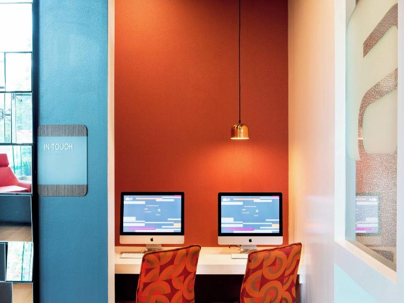 Aloft New York LaGuardia Airport image