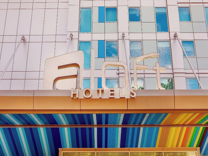 Aloft New York LaGuardia Airport image