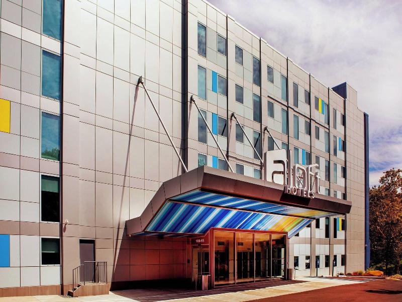 Aloft New York LaGuardia Airport image