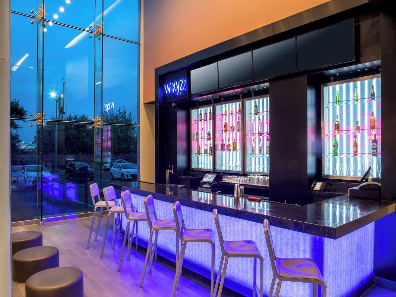 Aloft New York LaGuardia Airport image