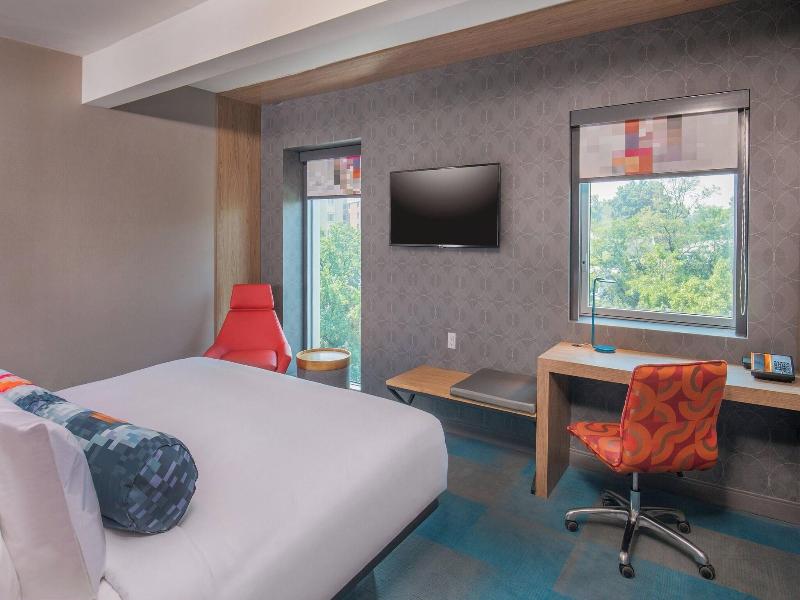 Aloft New York LaGuardia Airport image