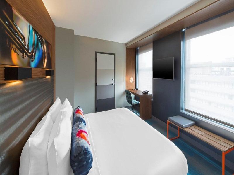 Aloft New York LaGuardia Airport image