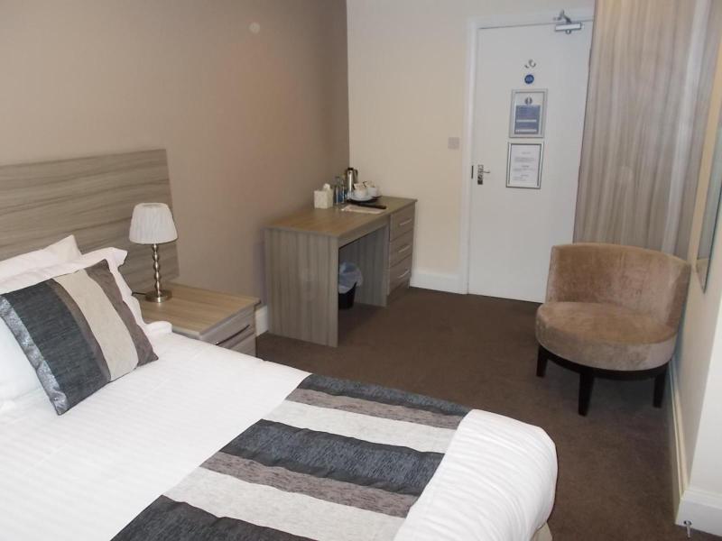 Queens Arms Country Inn image