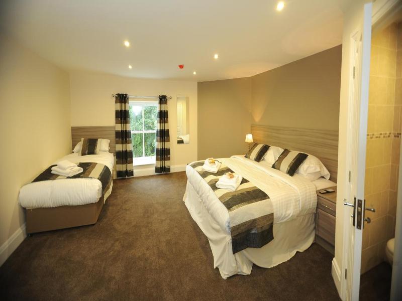Queens Arms Country Inn image