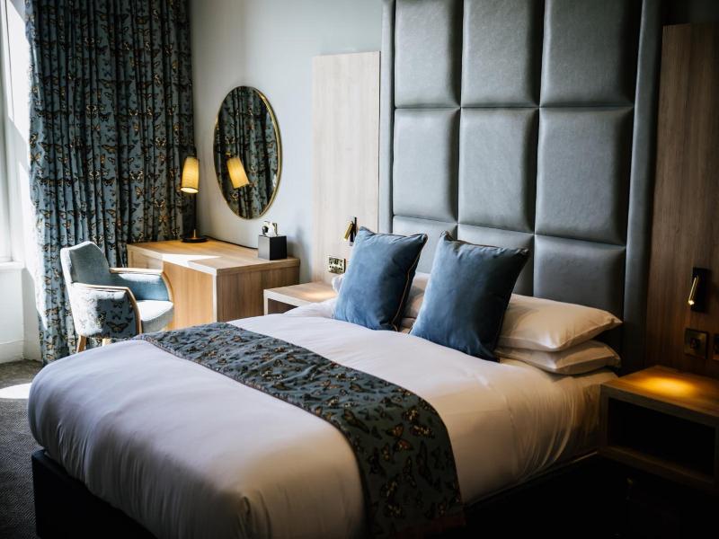 Clifton Arms Hotel image