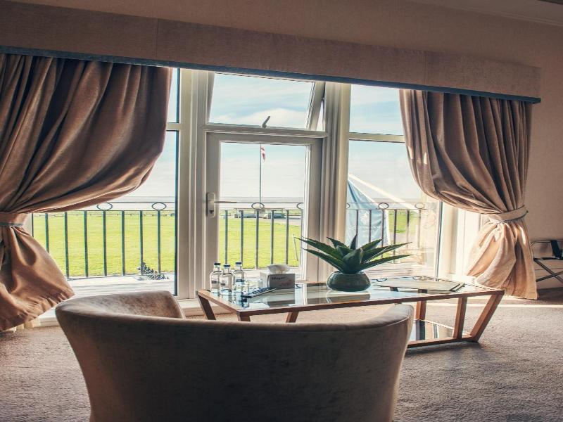 Clifton Arms Hotel image