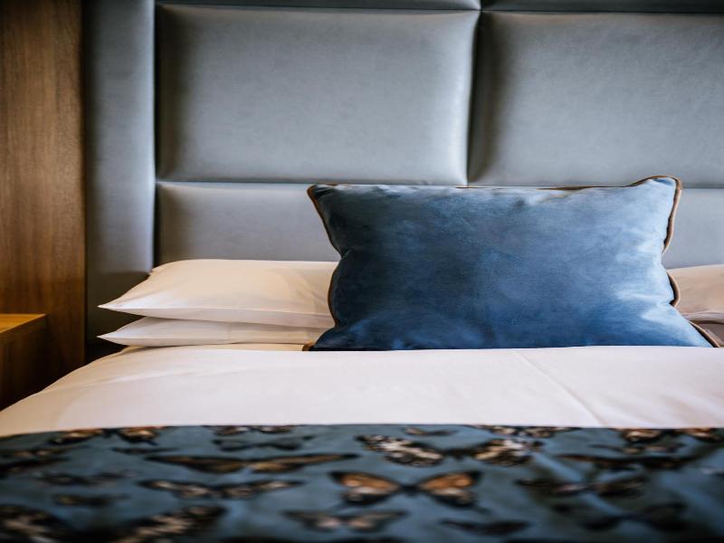 Clifton Arms Hotel image