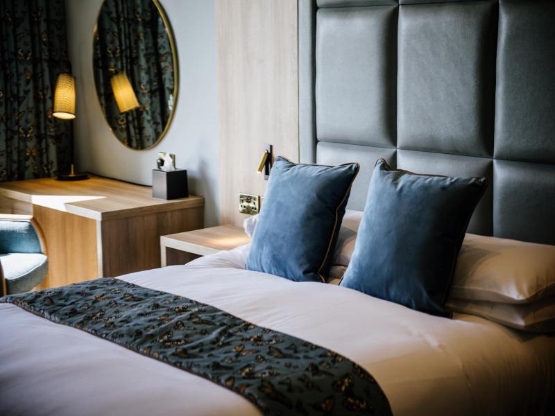 Clifton Arms Hotel image