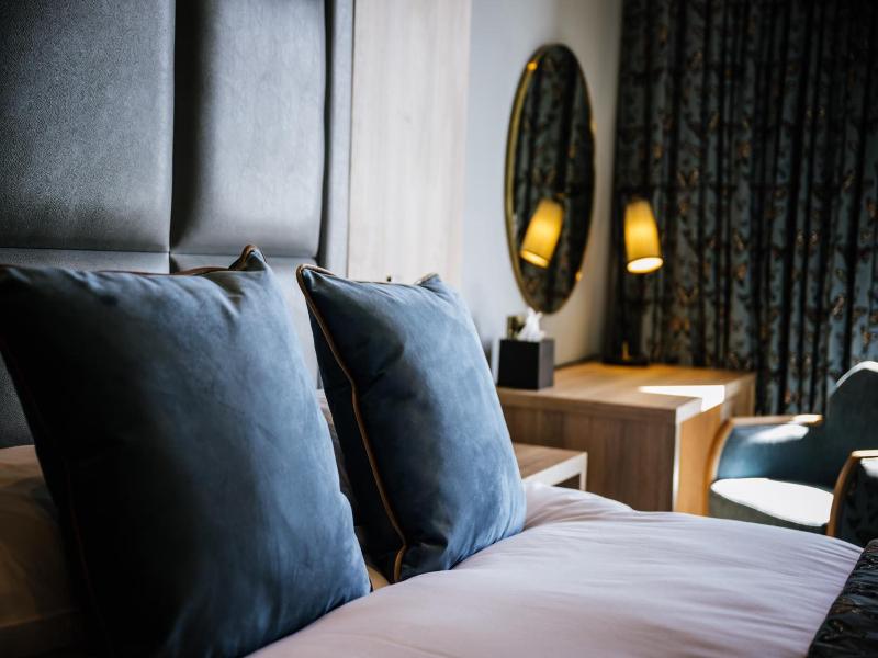 Clifton Arms Hotel image