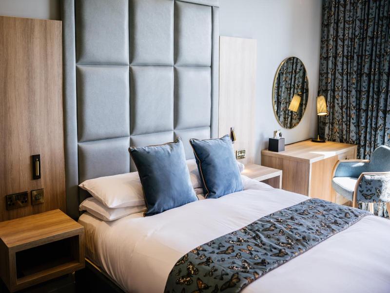 Clifton Arms Hotel image