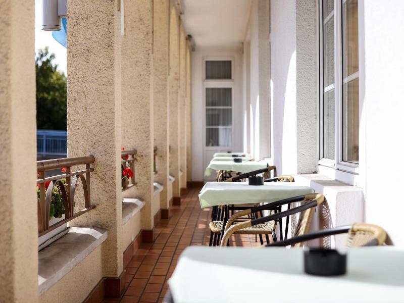Hotel De L' Esplanade image
