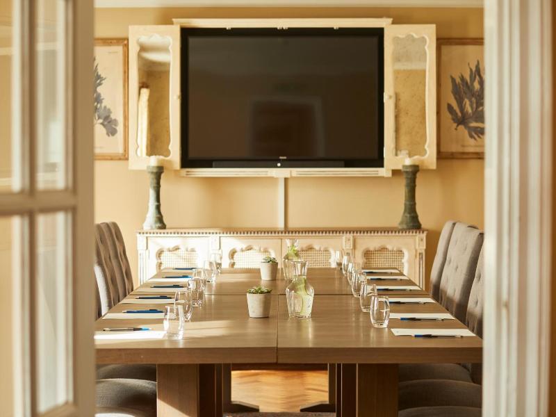 "the Royal Oak, Yattendon" image