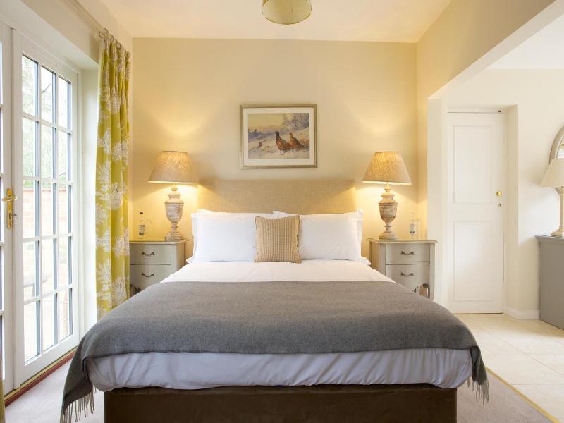 "the Royal Oak, Yattendon" image