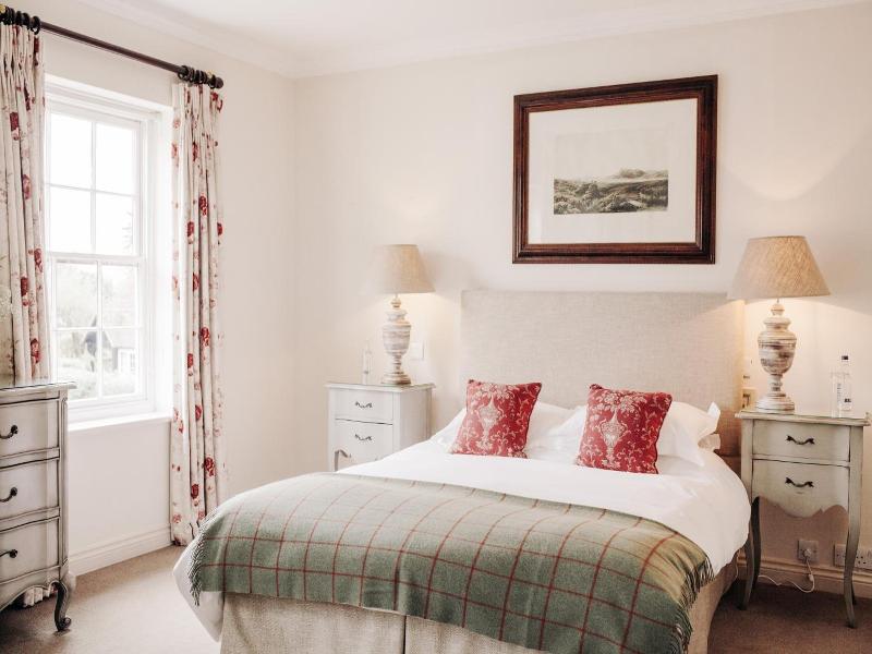 "the Royal Oak, Yattendon" image