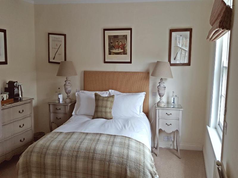 "the Royal Oak, Yattendon" image