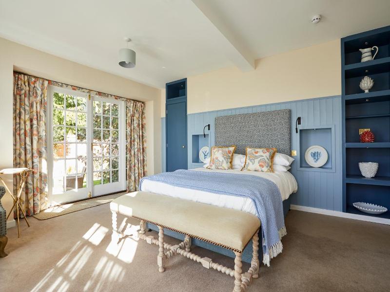 "the Royal Oak, Yattendon" image