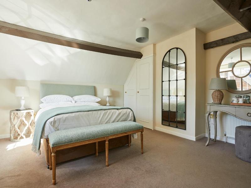 "the Royal Oak, Yattendon" image
