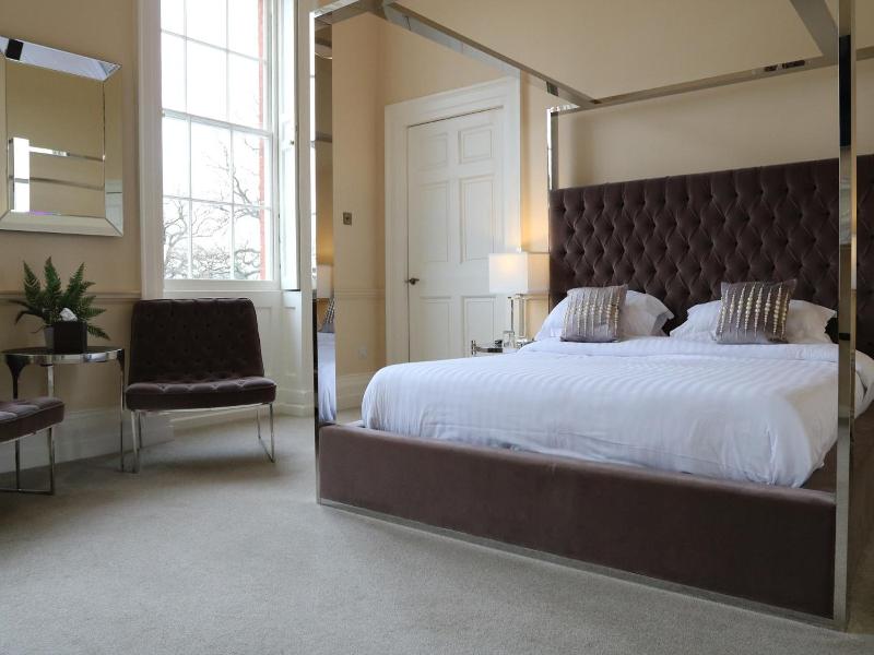 Winstanley House image
