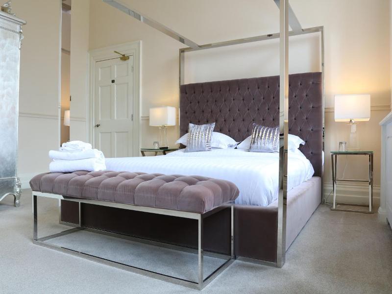 Winstanley House image