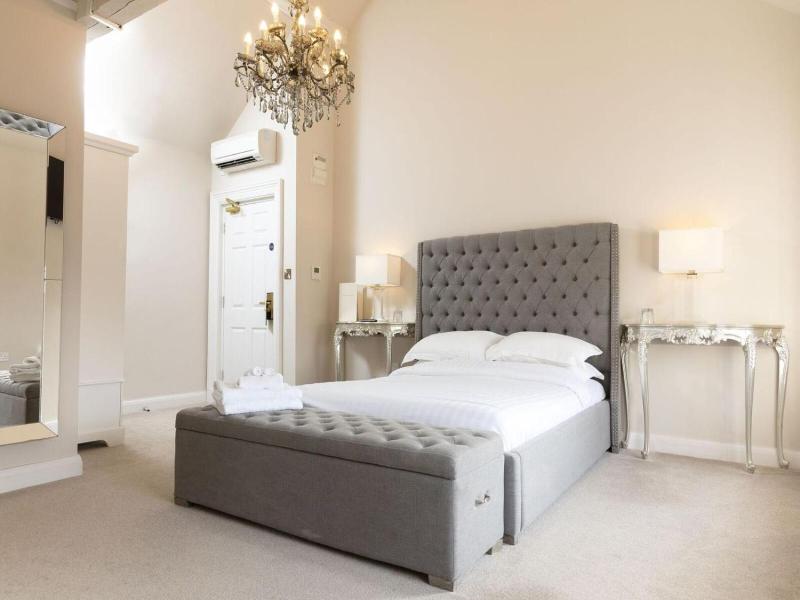 Winstanley House image