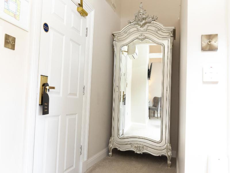 Winstanley House image