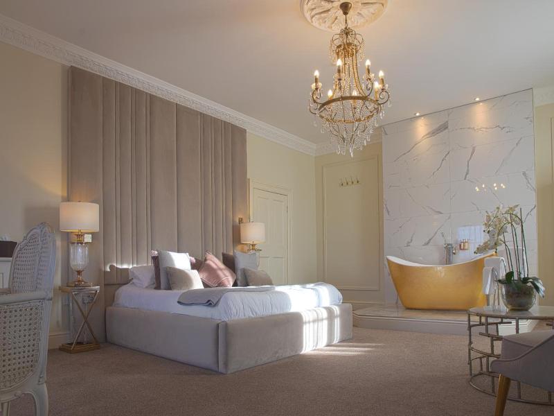 Winstanley House image