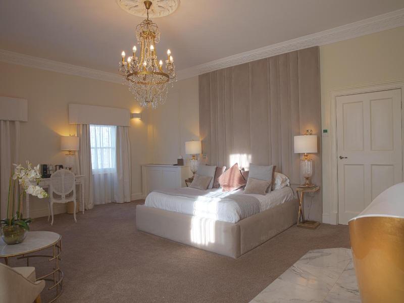 Winstanley House image