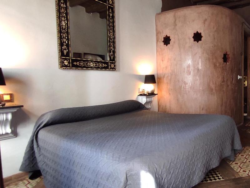 Hotel La Boheme image