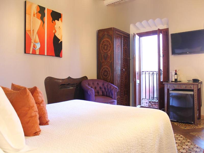 Hotel La Boheme image