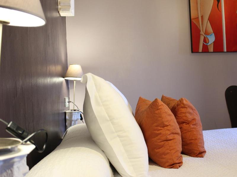 Hotel La Boheme image