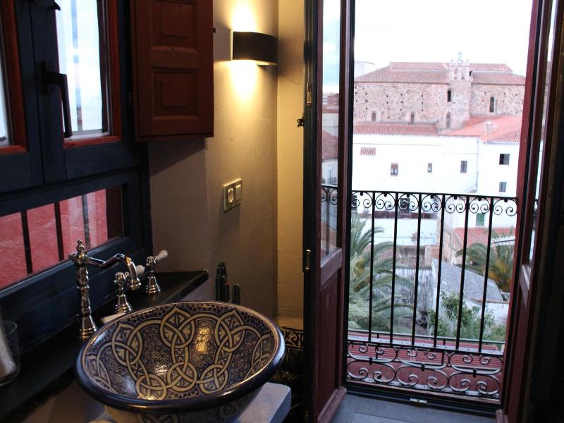 Hotel La Boheme image