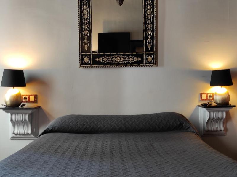 Hotel La Boheme image
