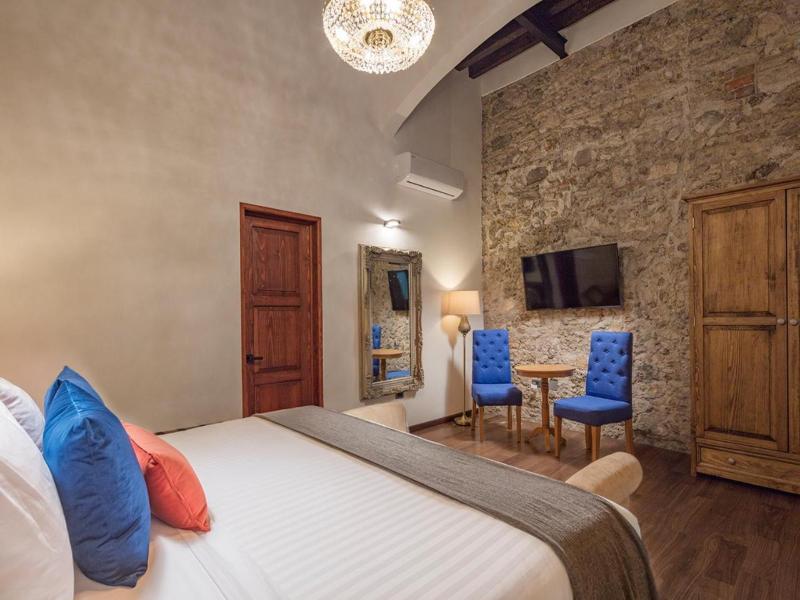 Hotel Casa Monarca image