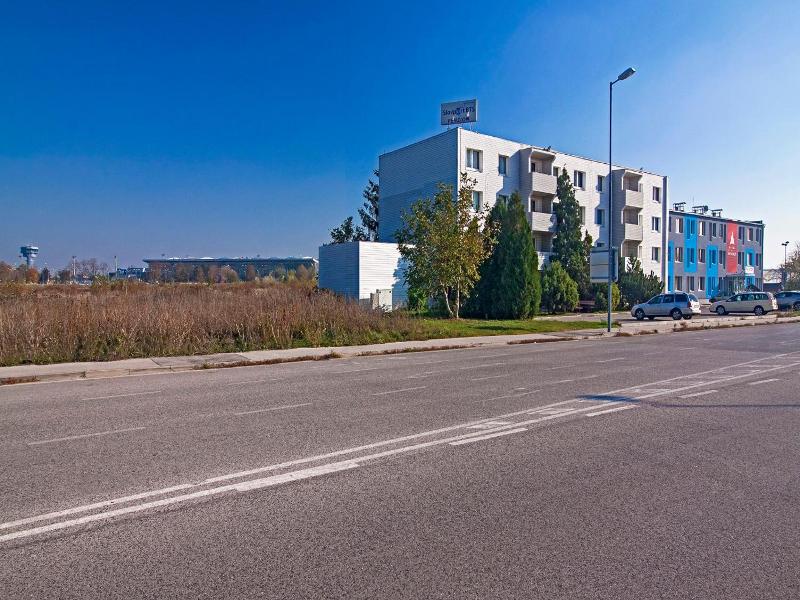 Aviator Garni Hotel Bratislava image