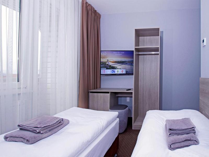 Aviator Garni Hotel Bratislava image