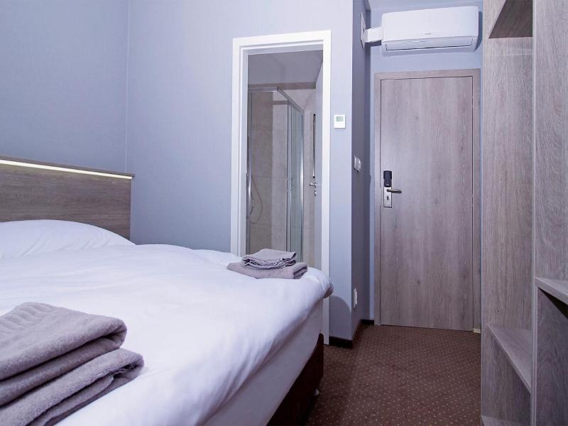 Aviator Garni Hotel Bratislava image