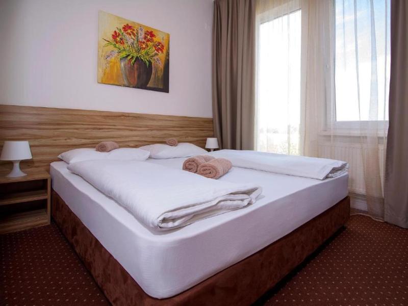 Aviator Garni Hotel Bratislava image