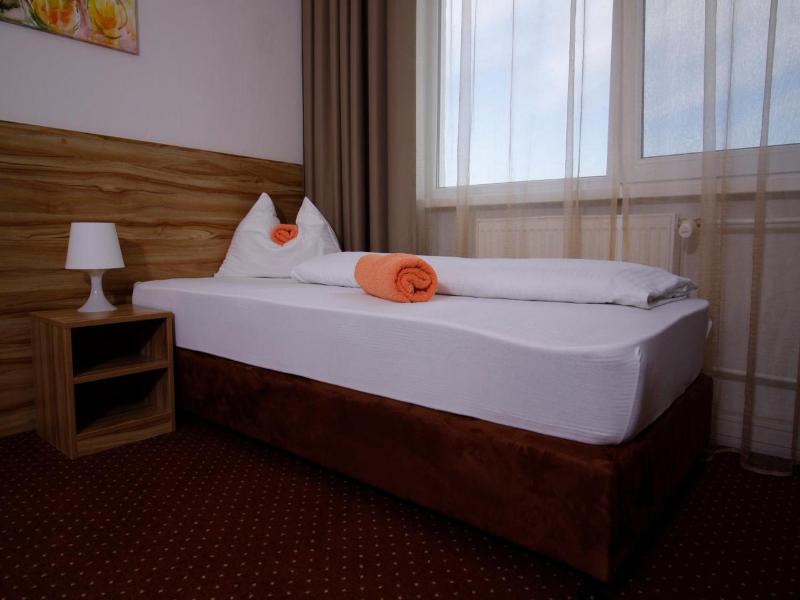 Aviator Garni Hotel Bratislava image
