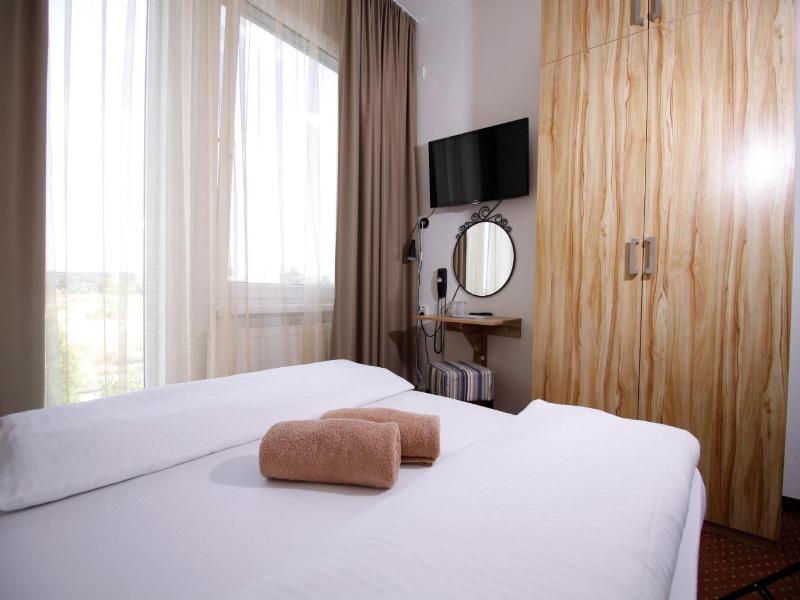Aviator Garni Hotel Bratislava image