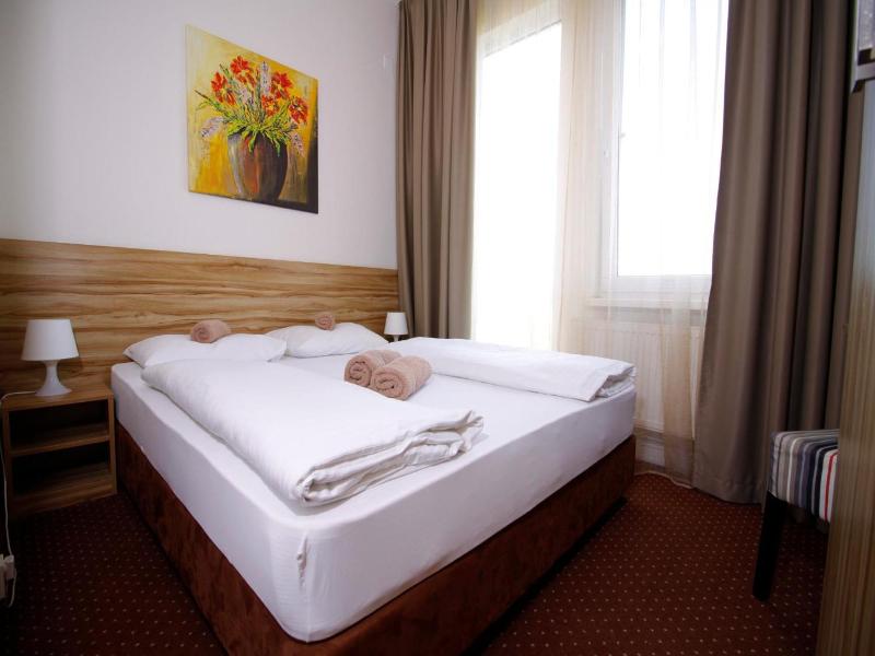 Aviator Garni Hotel Bratislava image