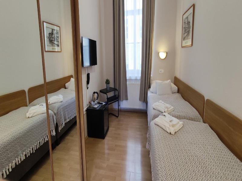 Budapest Csaszar Hotel image