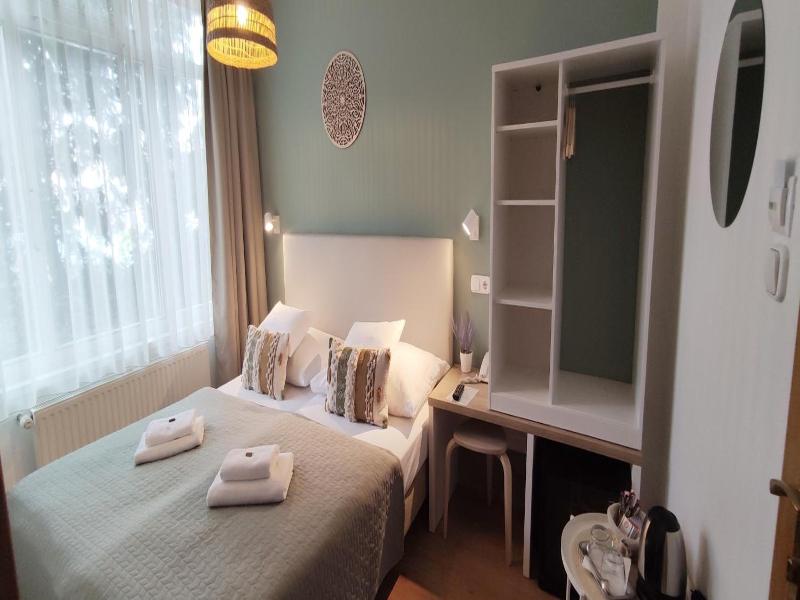 Budapest Csaszar Hotel image